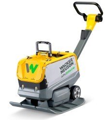 APU3360e.jpg WACKER NEUSON APU 3360e – Akku Rüttelplatte reversierbar mit 229 kg - Image 1