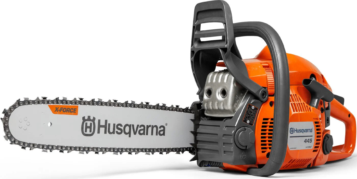 Husqvarna_445_Mark_II_20220110_1800x1800_ba3fdf2d-2154-4a2d-8ccf-8a1ebf8e5bbf.jpg Husqvarna Allround Benzin Motorsäge 445 Mark II – Modell 2024-Neu - Image 1