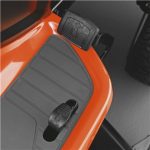 HUSQVARNA TC 242 T mit Schneeschild 120Plus & Gartentraktoren Anhänger 275 – Bild 7